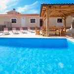 Monkodonja, A Charming Summer Retreat Near Vikendica Rovinj