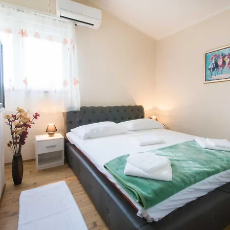 Monkodonja, A Charming Summer Retreat Near Holiday home