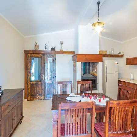 Monkodonja, A Charming Summer Retreat Near Holiday home *