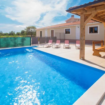 Monkodonja, A Charming Summer Retreat Near Σπίτι διακοπών