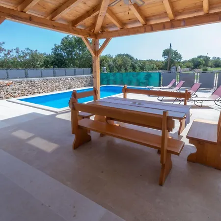 Holiday home Monkodonja, A Charming Summer Retreat Near Rovinj