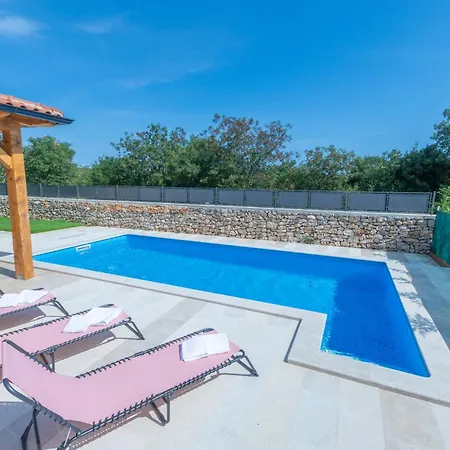 Monkodonja, A Charming Summer Retreat Near *