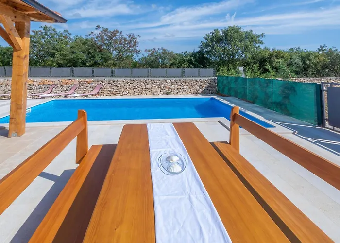 Casa vacanze Monkodonja, A Charming Summer Retreat Near *